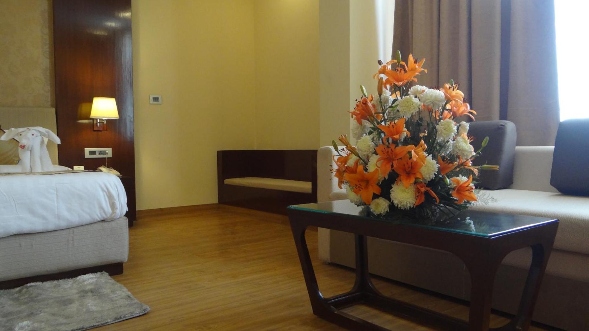 The Legend Hotel Allāhābād Junction Buitenkant foto
